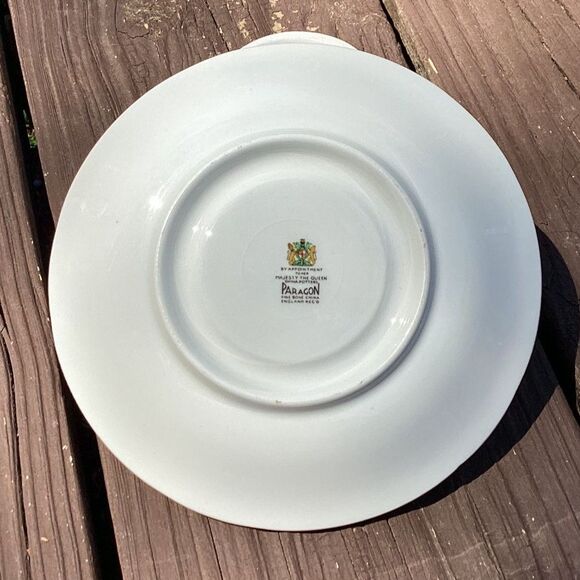 Paragon Teacup Saucer Set Canada Coats of Arms Gold Trim Vintage Fine China - Picture 5 of 6